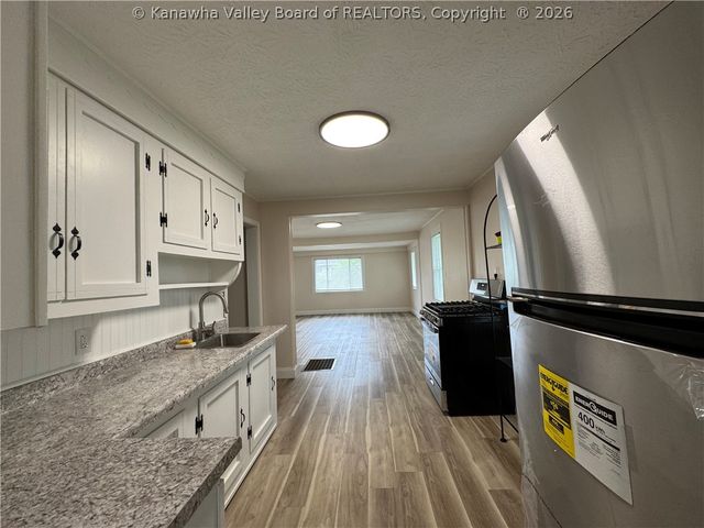 638 Daverton Road, South Charleston, WV 25303