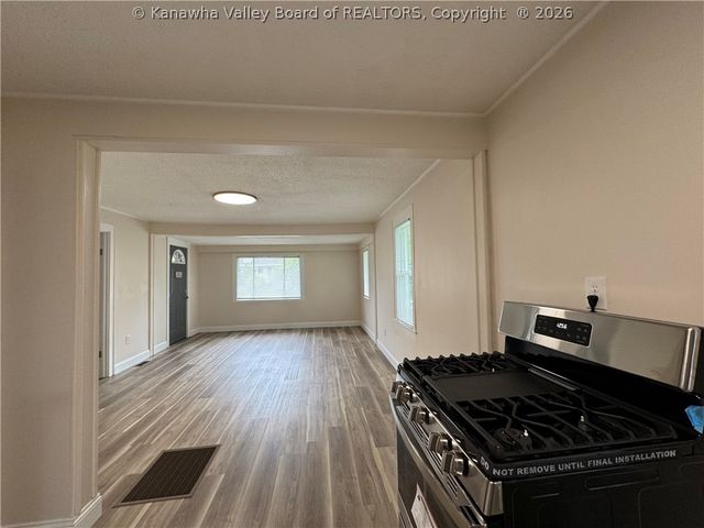 638 Daverton Road, South Charleston, WV 25303