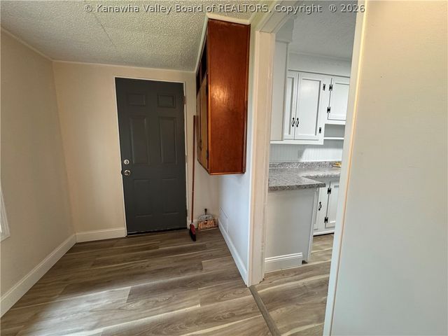 638 Daverton Road, South Charleston, WV 25303