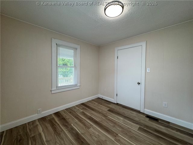 638 Daverton Road, South Charleston, WV 25303