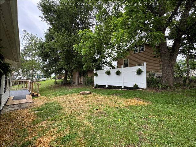 638 Daverton Road, South Charleston, WV 25303
