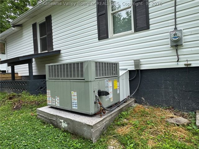 638 Daverton Road, South Charleston, WV 25303
