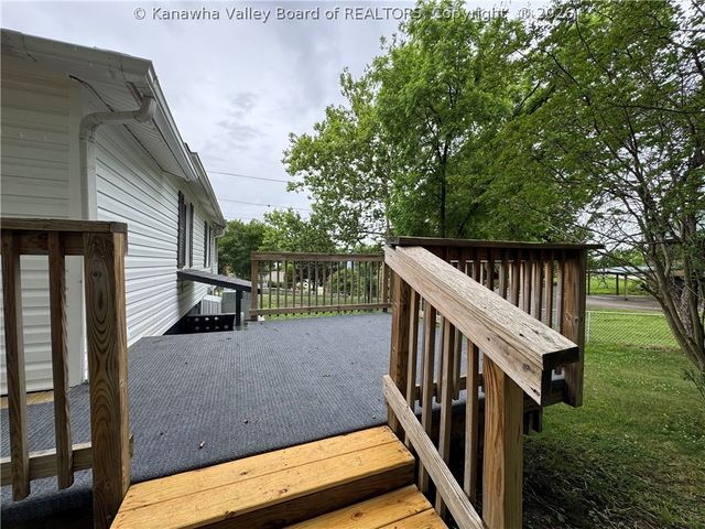 638 Daverton Road, South Charleston, WV 25303