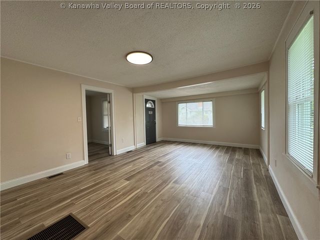 638 Daverton Road, South Charleston, WV 25303