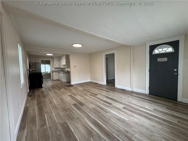 638 Daverton Road, South Charleston, WV 25303
