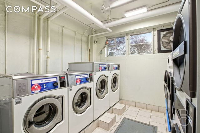 3364 21st St Apt 6D, New York City, NY 11106