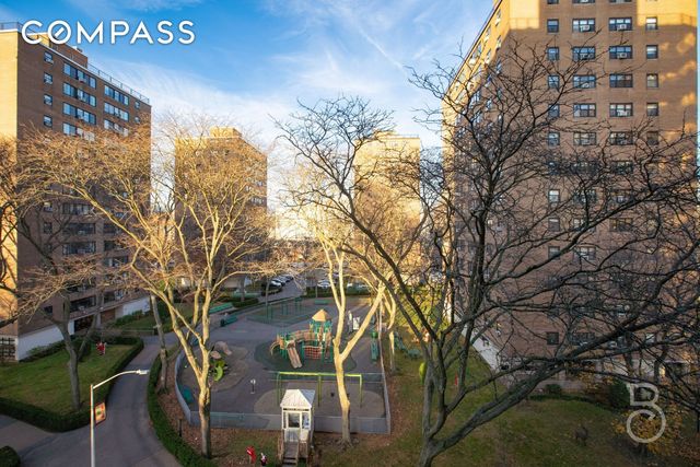 3364 21st St Apt 6D, New York City, NY 11106