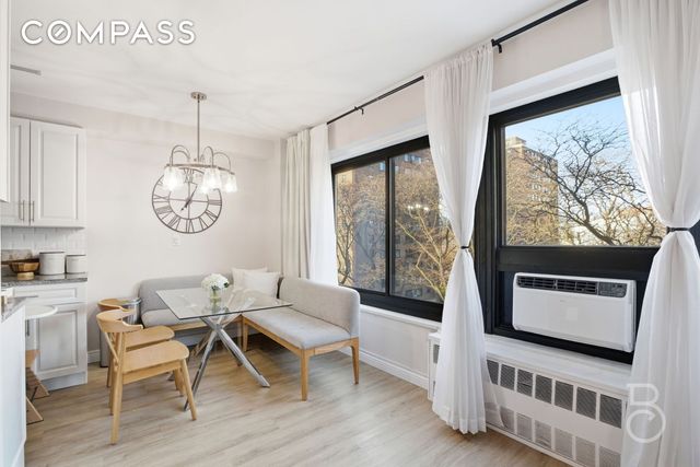 3364 21st St Apt 6D, New York City, NY 11106