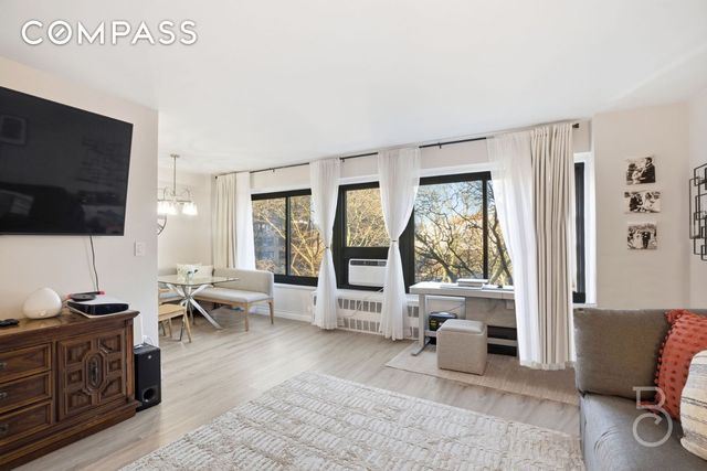 3364 21st St Apt 6D, New York City, NY 11106