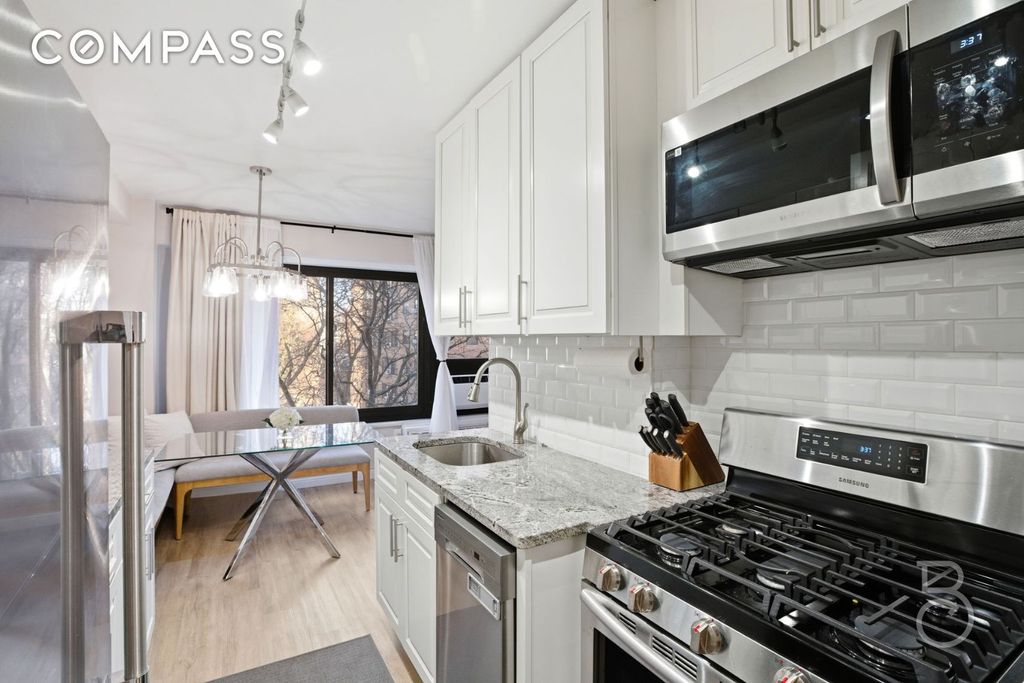 3364 21st St Apt 6D, New York City, NY 11106