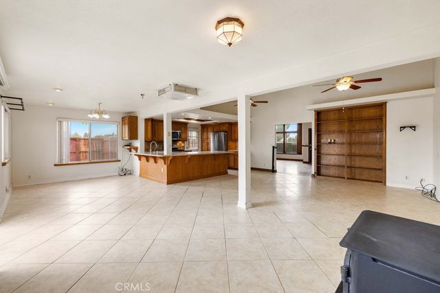 6818 W Avenue A2, Lancaster, CA 93536