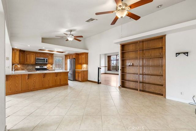 6818 W Avenue A2, Lancaster, CA 93536