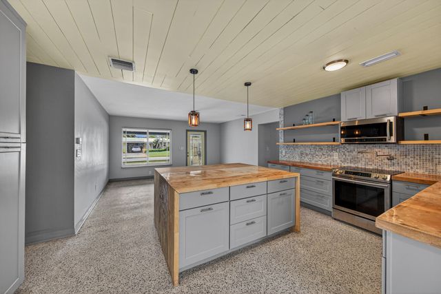 818 NW 28th Court, Wilton Manors, FL 33311