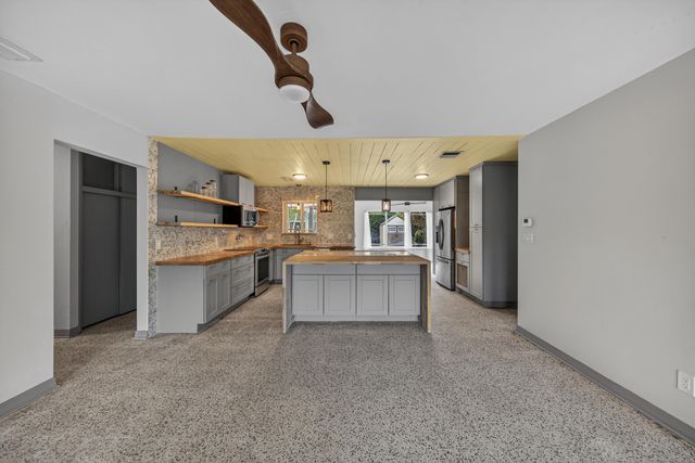 818 NW 28th Court, Wilton Manors, FL 33311