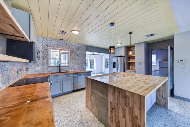 818 NW 28th Court, Wilton Manors, FL 33311