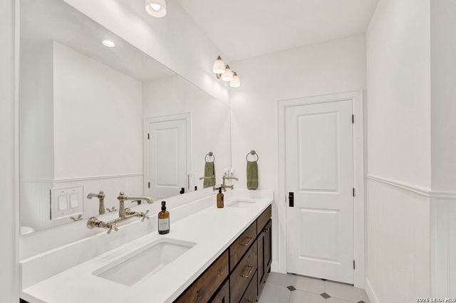 223 CANYON VIEW DR, Pipe Creek, TX 78063