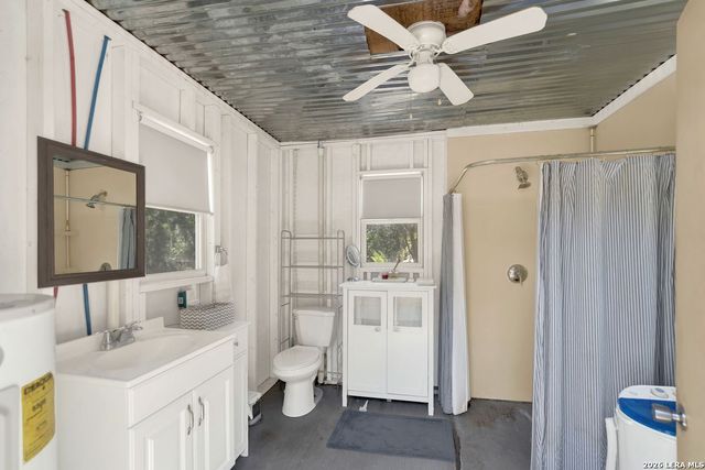223 CANYON VIEW DR, Pipe Creek, TX 78063