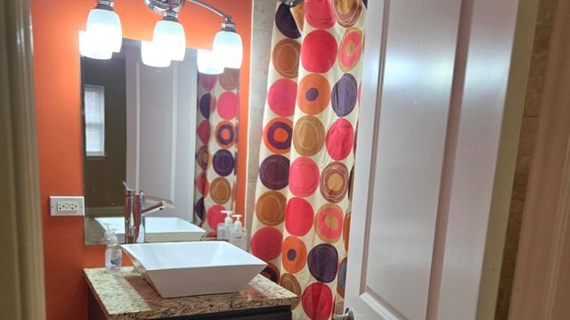 5948 S King Drive 1, Chicago, IL 60637