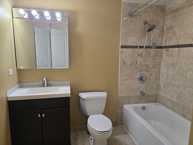 5948 S King Drive 1, Chicago, IL 60637