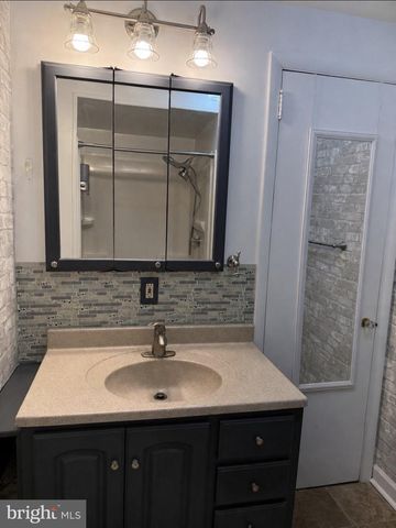 54 W MAIN ST, Wrightstown, NJ 08562