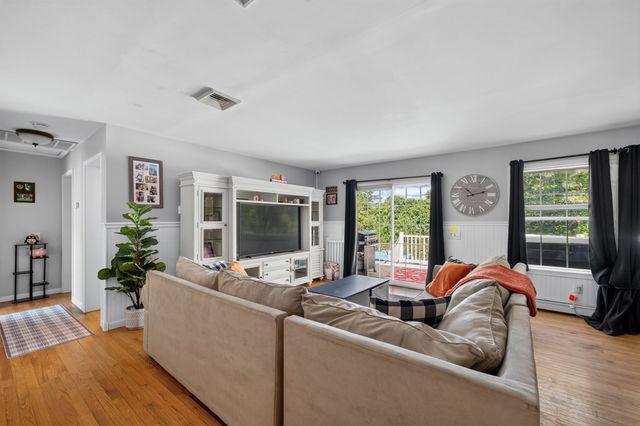 550 South St, Somerset, MA 02726