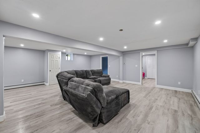 550 South St, Somerset, MA 02726