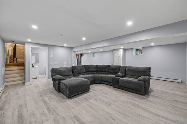 550 South St, Somerset, MA 02726