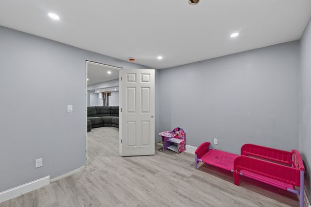 550 South St, Somerset, MA 02726