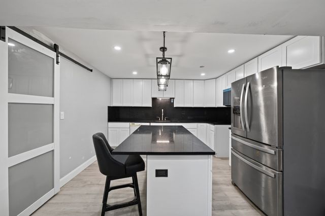 550 South St, Somerset, MA 02726