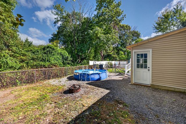 550 South St, Somerset, MA 02726