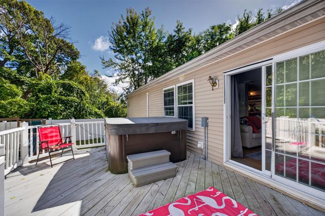 550 South St, Somerset, MA 02726