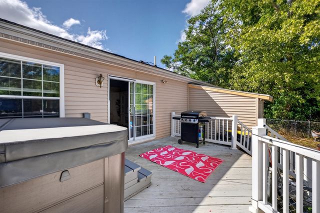 550 South St, Somerset, MA 02726