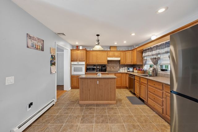 550 South St, Somerset, MA 02726