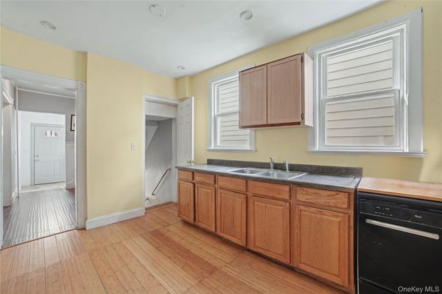 77 Robertson Avenue, White Plains, NY 10606