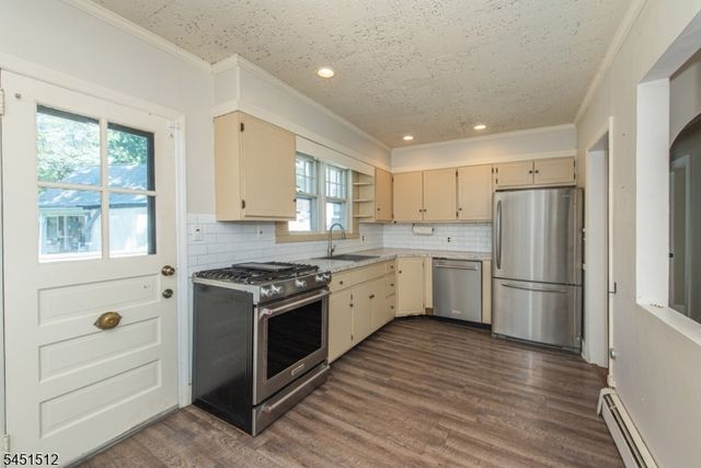 65 Kraft Pl, Ringwood Boro, NJ 07456