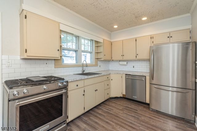 65 Kraft Pl, Ringwood Boro, NJ 07456