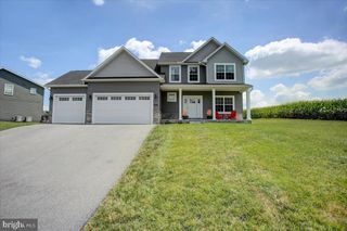 1014 DIVINITY DR, Greencastle, PA 17225