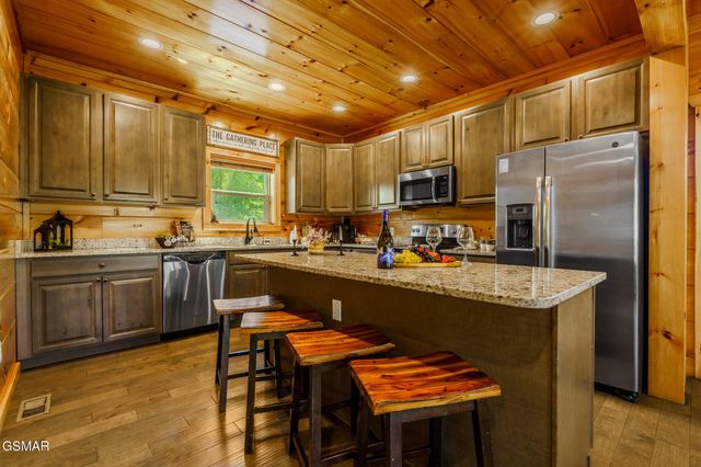 1116 Greenbriar Village Lane, Gatlinburg, TN 37738