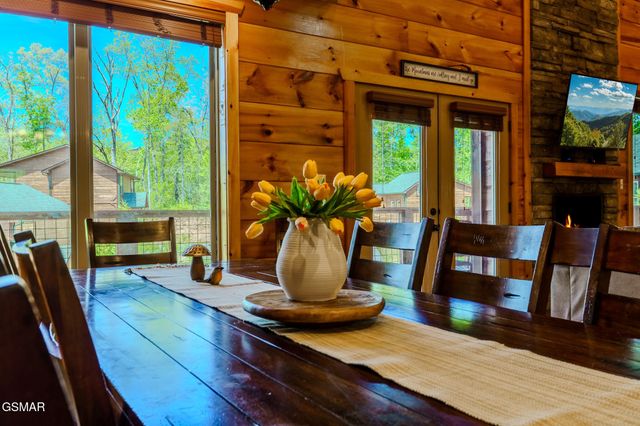 1116 Greenbriar Village Lane, Gatlinburg, TN 37738