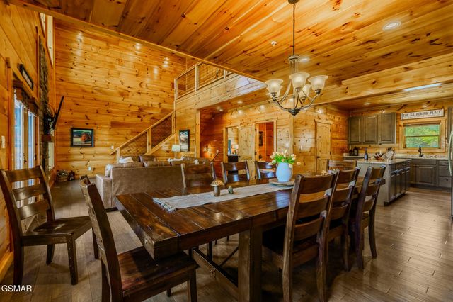 1116 Greenbriar Village Lane, Gatlinburg, TN 37738