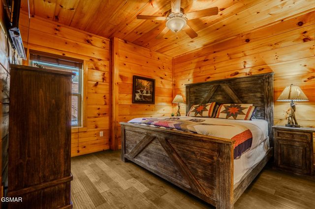1116 Greenbriar Village Lane, Gatlinburg, TN 37738