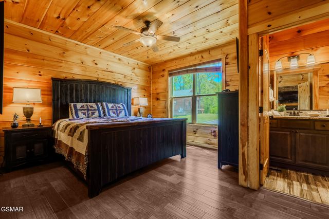 1116 Greenbriar Village Lane, Gatlinburg, TN 37738