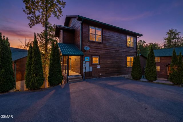 1116 Greenbriar Village Lane, Gatlinburg, TN 37738