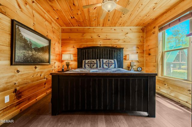 1116 Greenbriar Village Lane, Gatlinburg, TN 37738