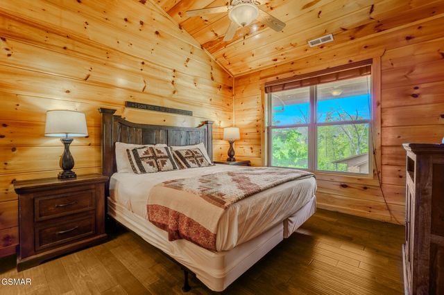1116 Greenbriar Village Lane, Gatlinburg, TN 37738
