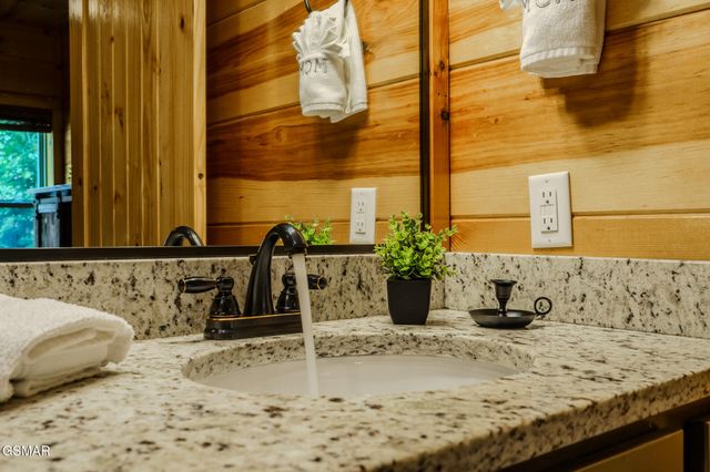 1116 Greenbriar Village Lane, Gatlinburg, TN 37738