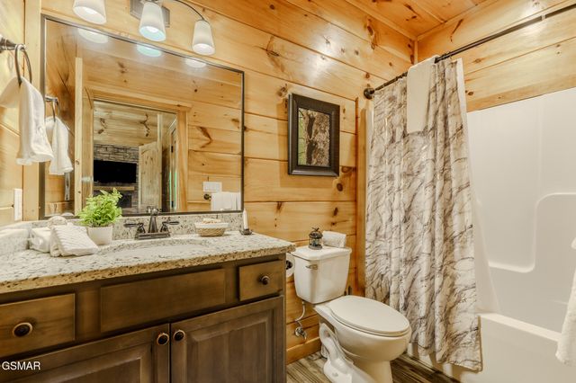 1116 Greenbriar Village Lane, Gatlinburg, TN 37738