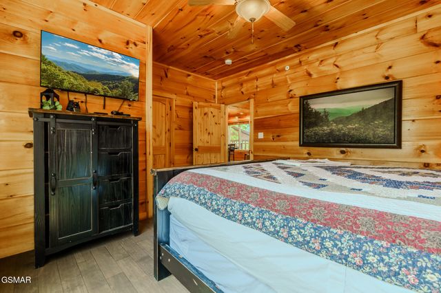 1116 Greenbriar Village Lane, Gatlinburg, TN 37738