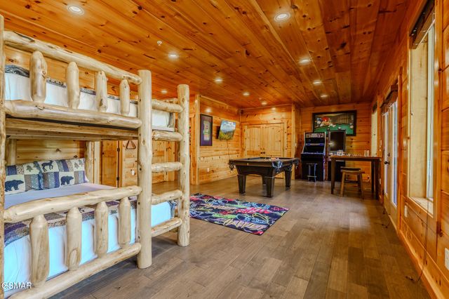 1116 Greenbriar Village Lane, Gatlinburg, TN 37738