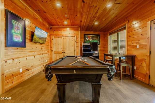 1116 Greenbriar Village Lane, Gatlinburg, TN 37738
